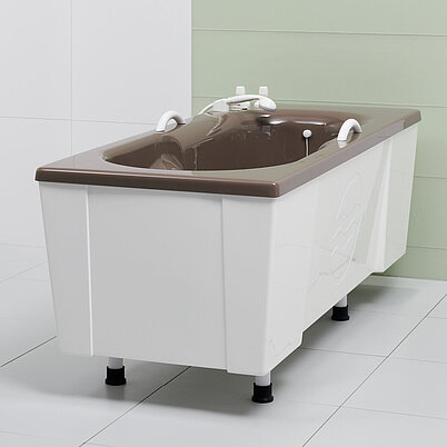 Грязевая ванна имеет специальные арматуры для наполнения в зависимости от среды