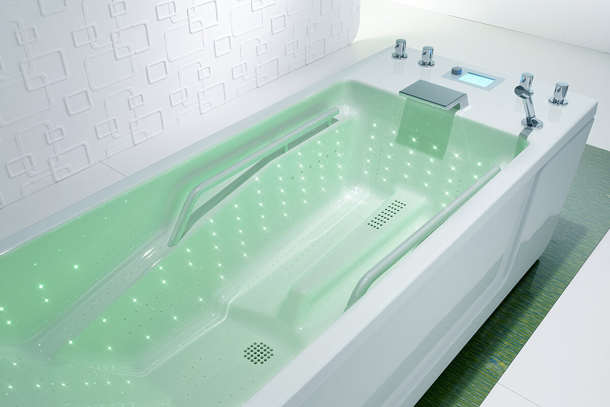 The light effect inside the tub is reminiscent of glittering stars and is called Starlight effect. 