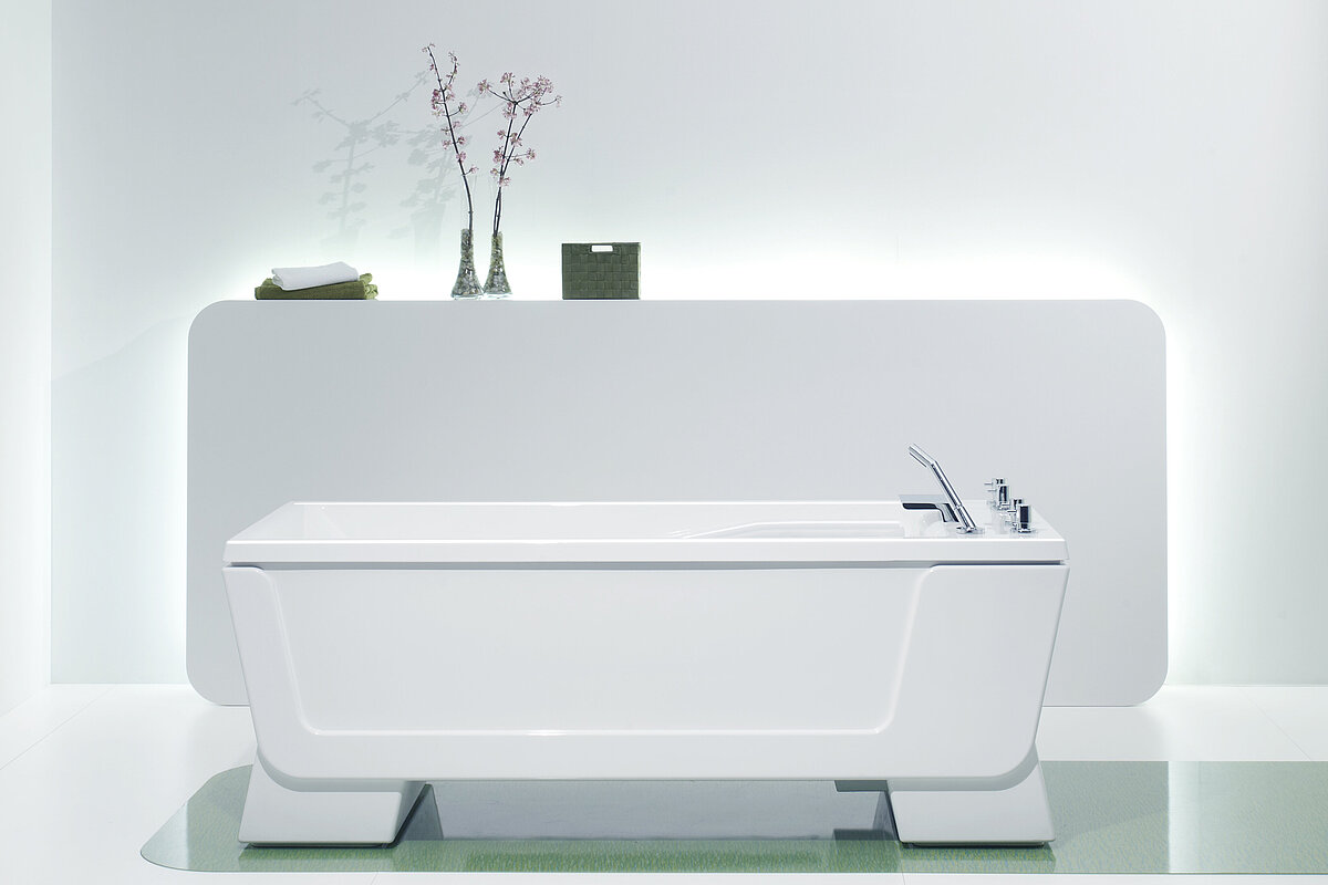 Медицинская ванна современного дизайна для терапевтических и термальных центров