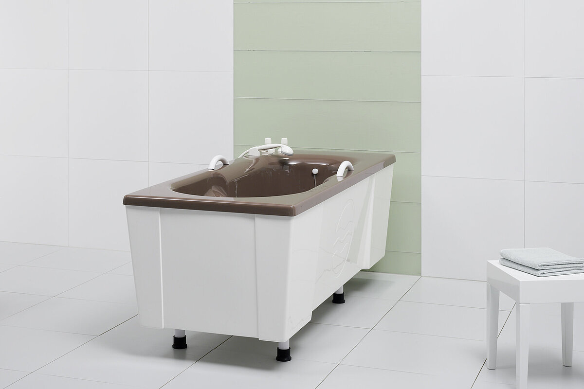 Грязевая ванна имеет специальные арматуры для наполнения в зависимости от среды