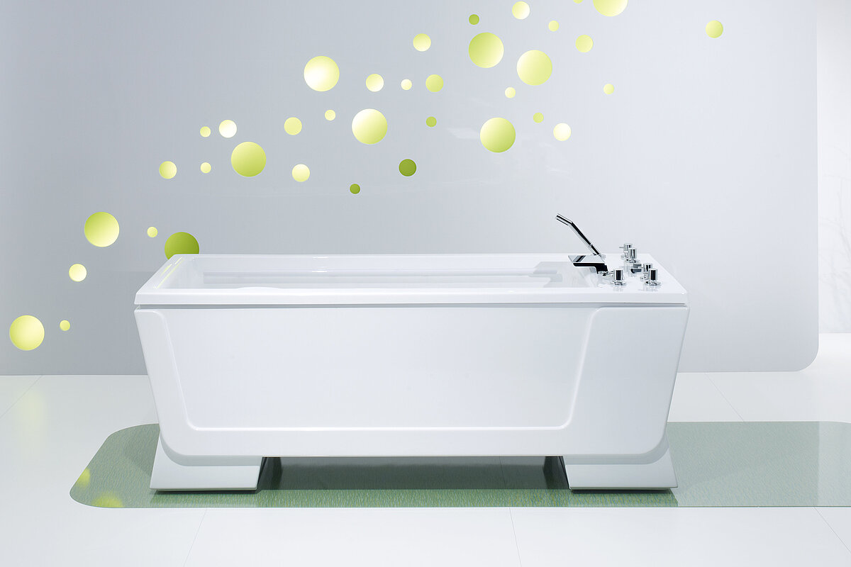 Eine professionelle Badewanne für Hydrotherapie in modernem Design