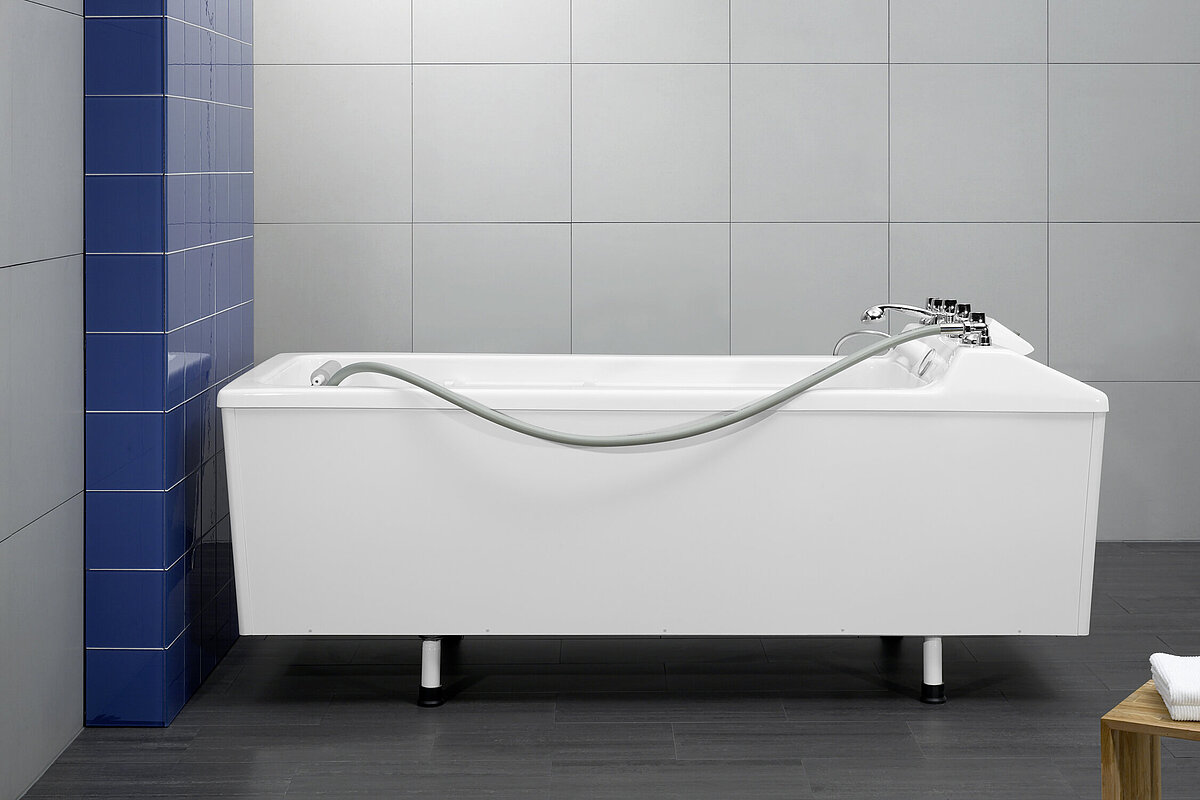 A bathtub in which various forms of therapy can be combined