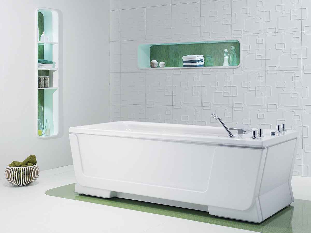 Bathtub for underwater massage from the design line Avantgarde