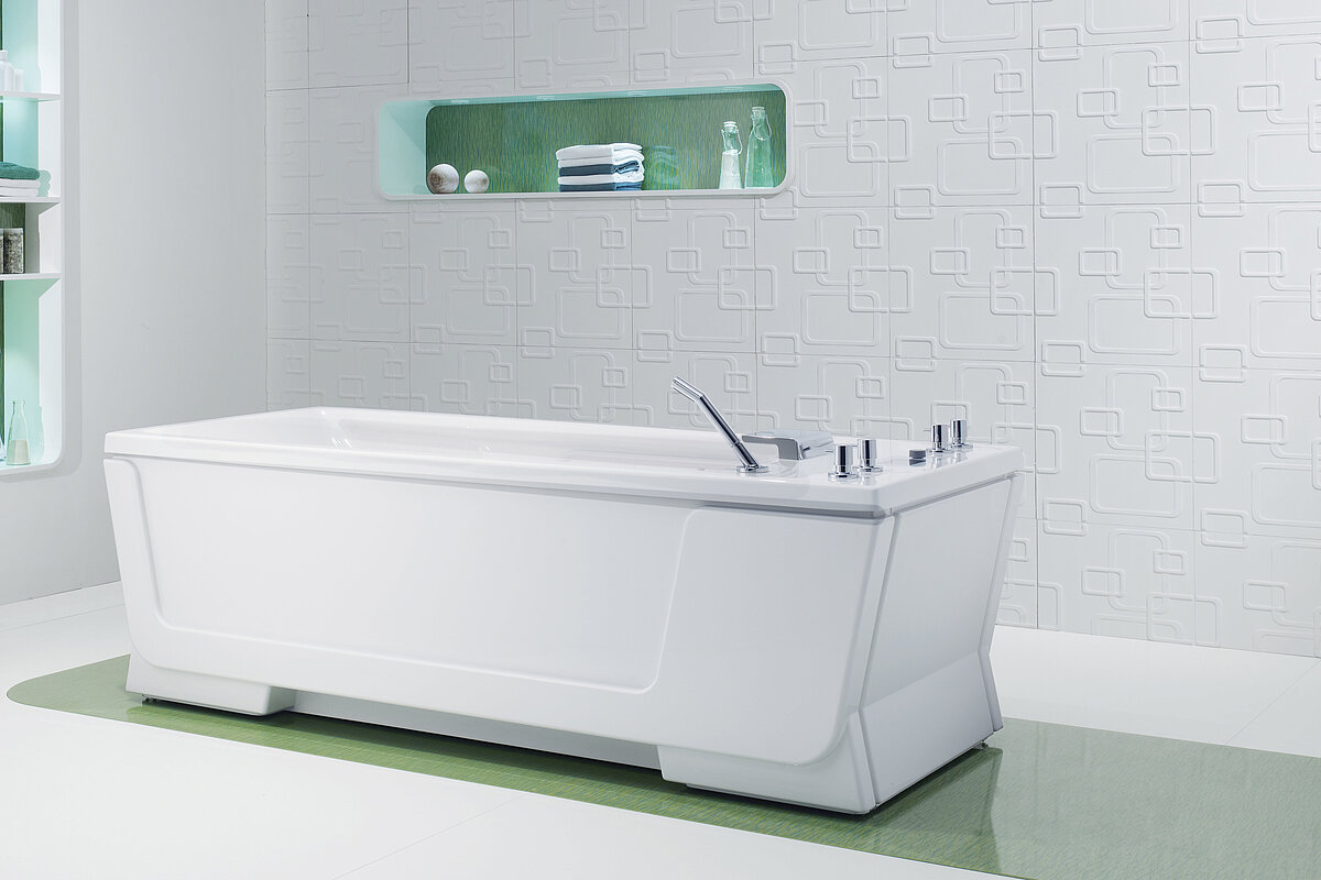 Bathtub for underwater massage from the design line Avantgarde