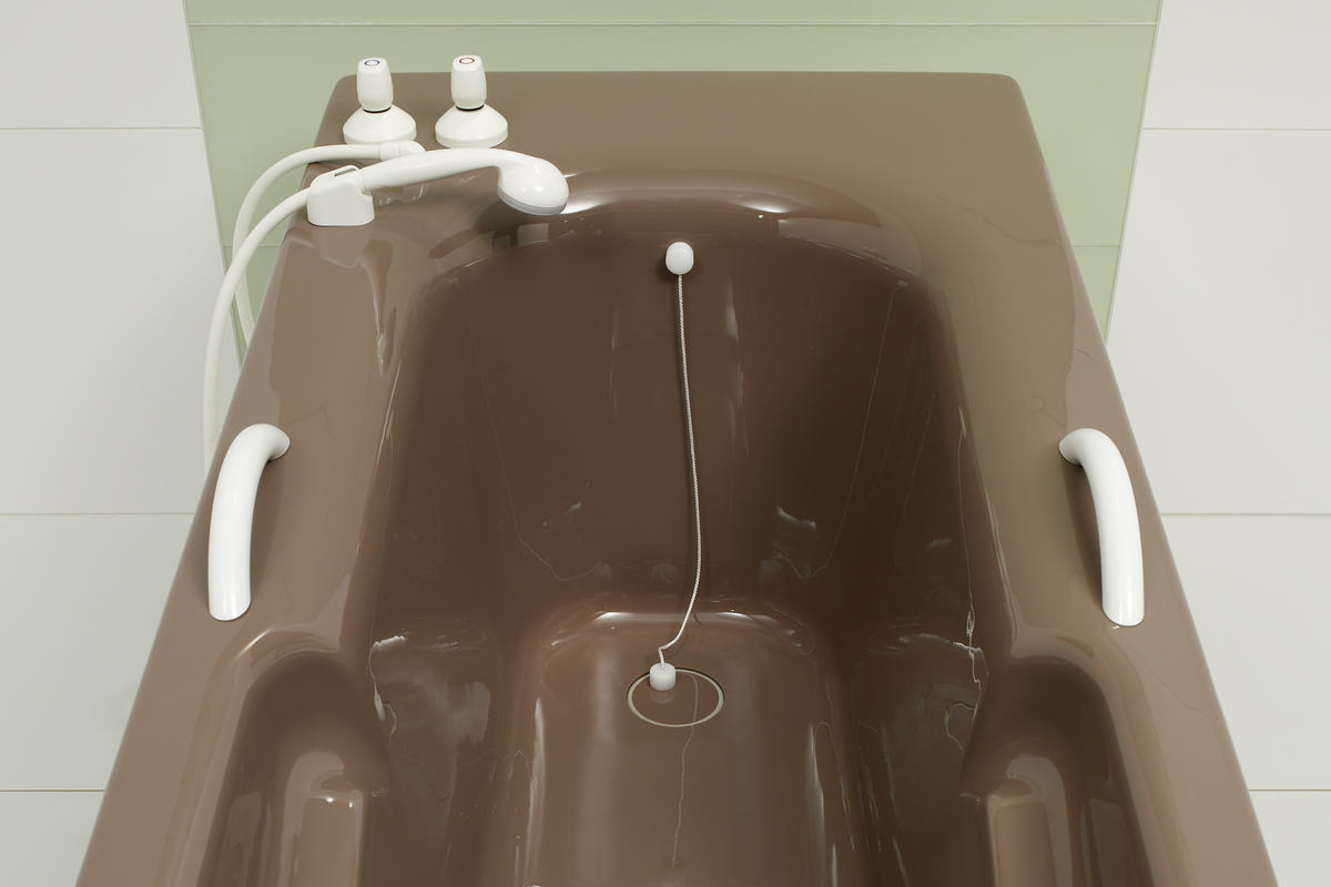 The interior of the tub is ergonomically designed to save resources