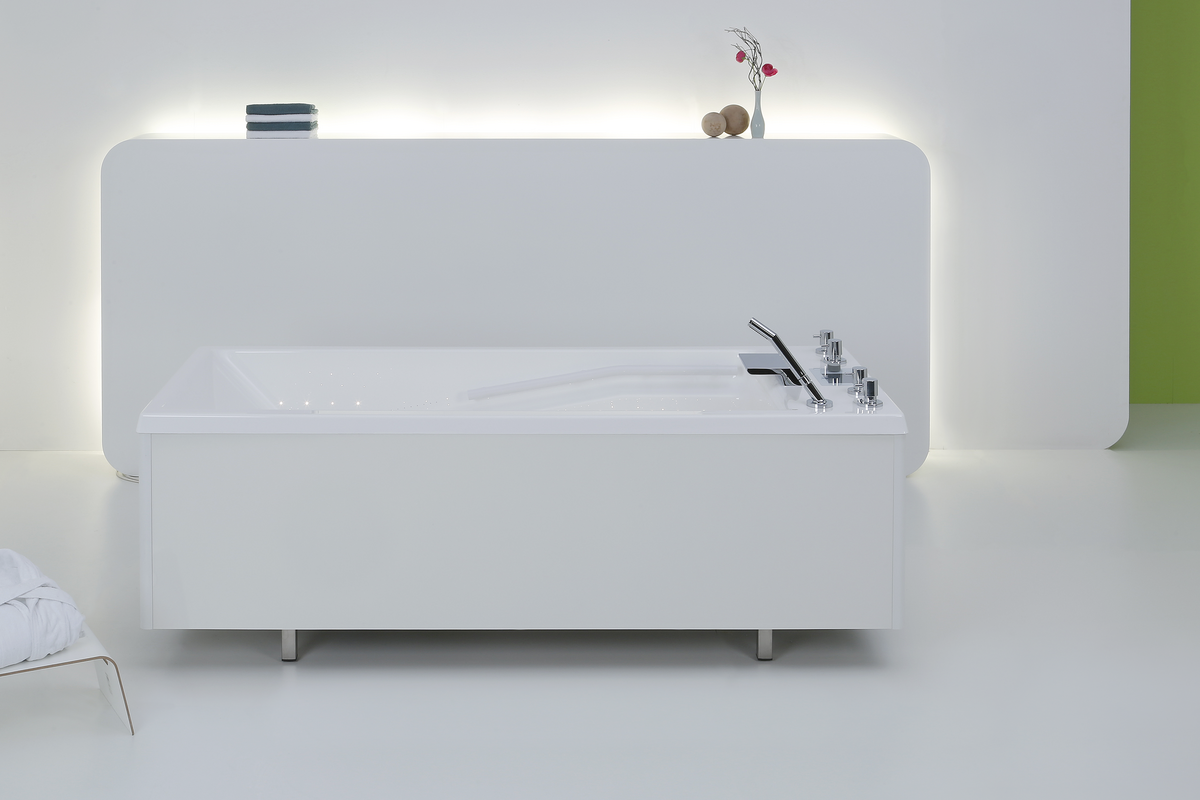 A simple freestanding bathtub for automatic underwater massage with 150 water jets