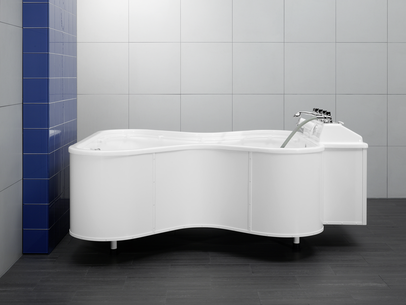 The butterfly tub offers a large volume of water